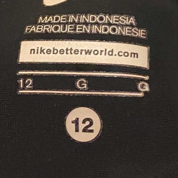 Womens Nike tennis skirt - Picture 2 of 4